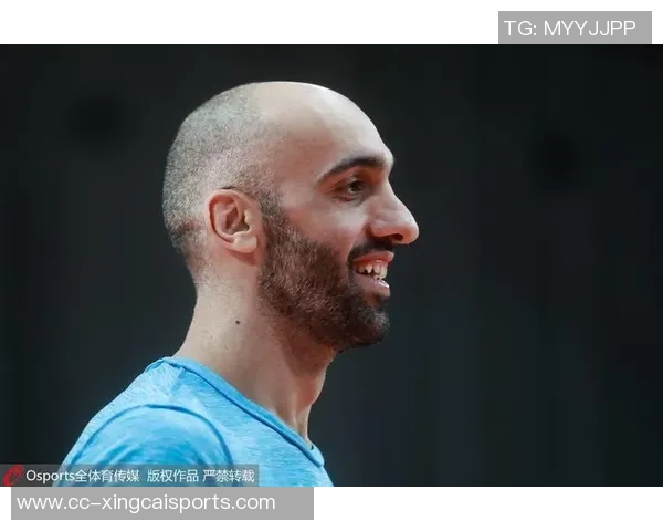 老熟人重聚杨瀚森与马布里赛前热身亲切交流笑声不断